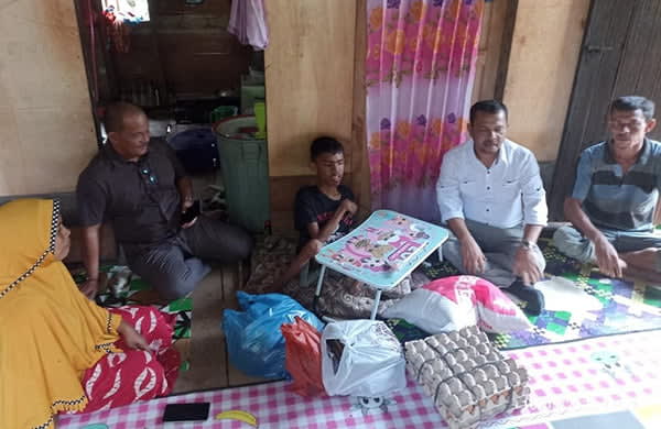Legislator Gerindra Jenguk dan Santuni Tiga Anak Lumpuh di Aceh Timur