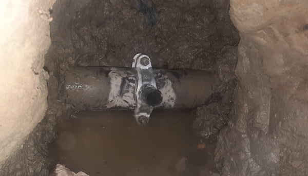 Bahasa Aceh : Wab PDAM Salah Sambong Pipa, PLN Mate U Indra Makmur