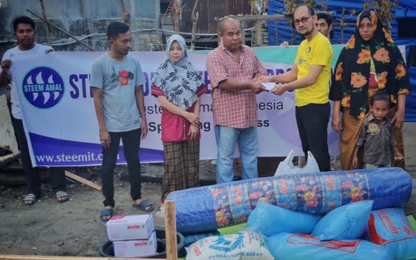 Steem Amal Bantu Peningkatan Ekonomi Warga dan Korban Kebakaran