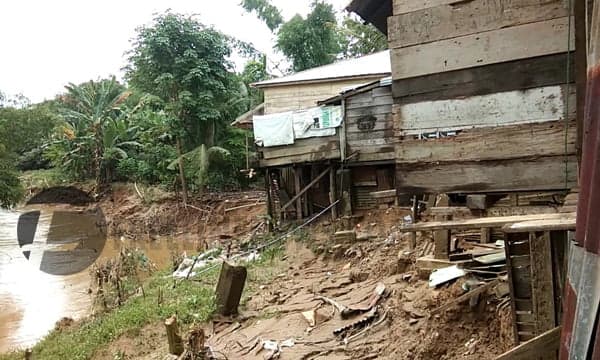 Tiga Unit Rumah di Langsa Amblas ke Sungai