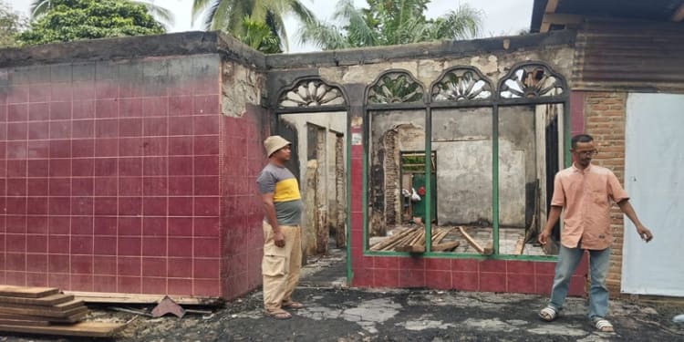 Jelang Pilkada Rumah Permanen Milik Wak Su Ludes Terbakar