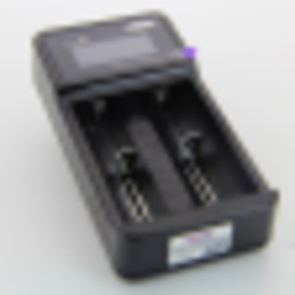 Charger Luc V2 secteur + allume cigare Efest Charger Luc V2 secteur + allume cigare Efest