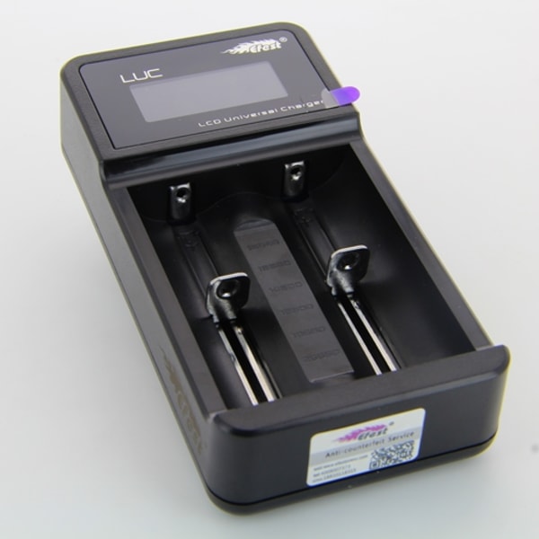 Charger Luc V2 secteur + allume cigare Efest Charger Luc V2 secteur + allume cigare Efest Efest