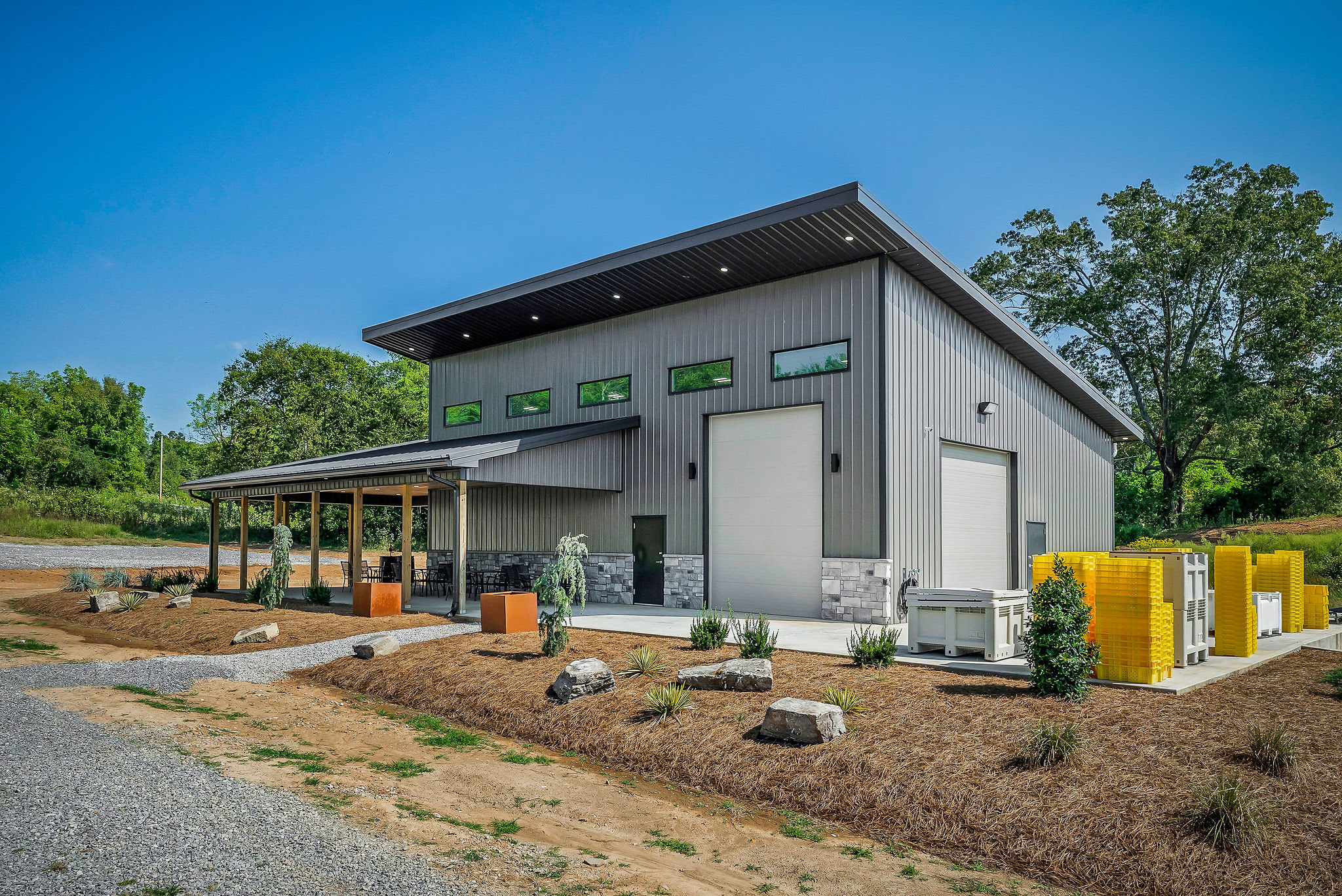 crow creek winery in pikeville outside view