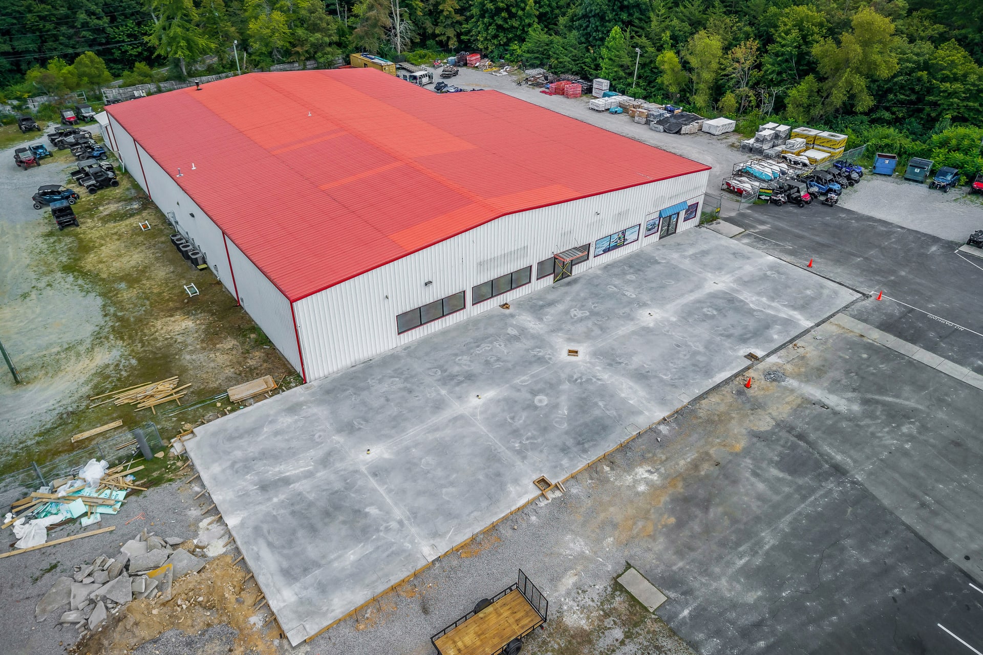 aerial view of the south side of tommy's motor sports steel building in crossville tn