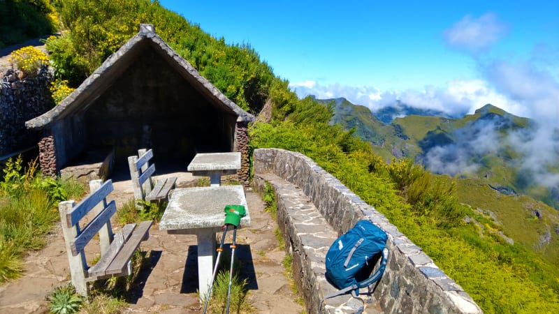 Naturpark i hyfjellet og naturlige basseng av lavastein i Porto Moniz