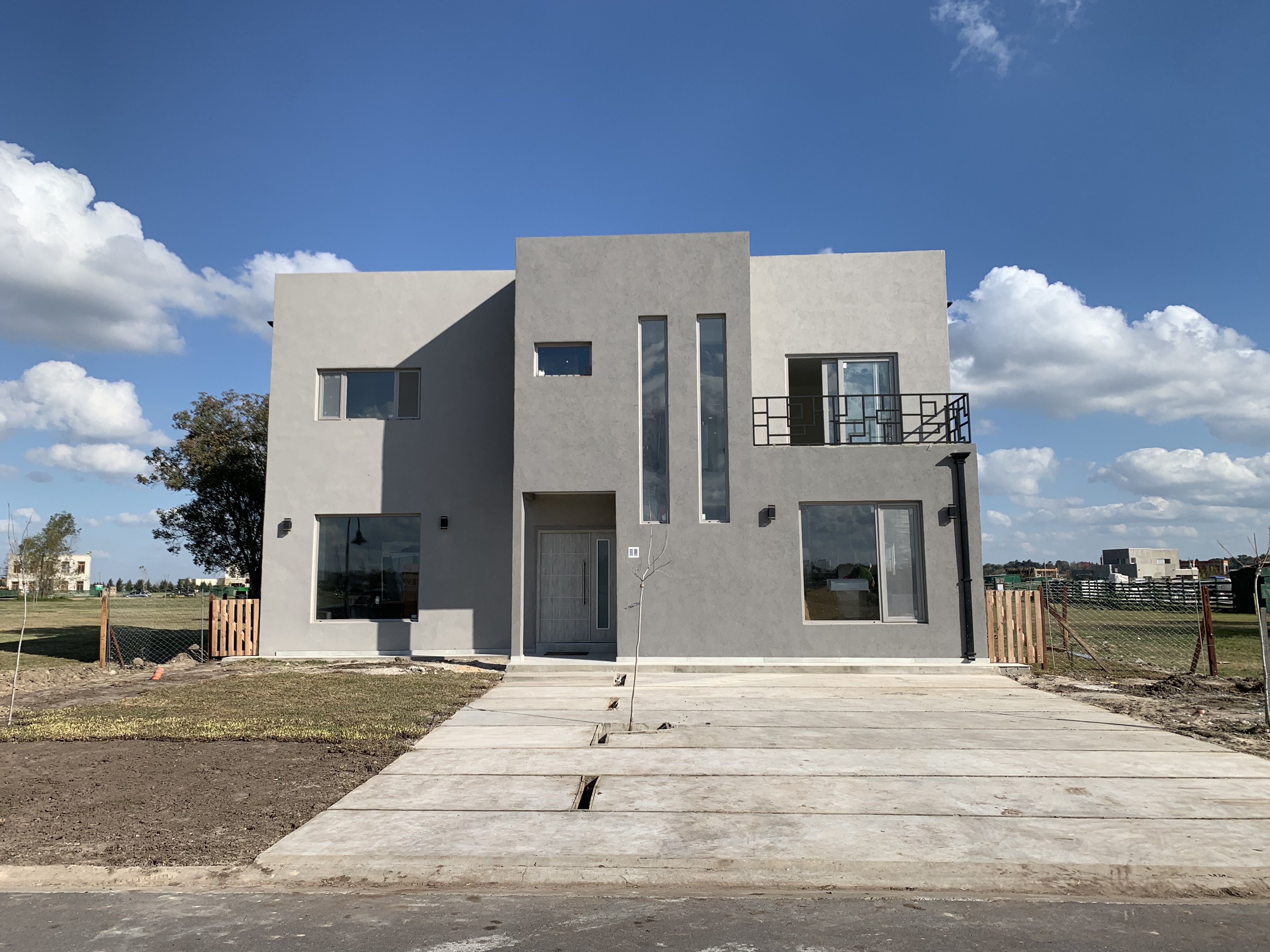 Proyecto llave en mano en Escobar — obra Naudir de La Piedra Angular