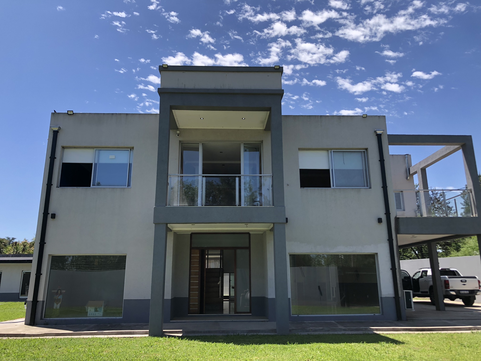 Proyecto llave en mano en Buenos Aires — obra Casa Alan de La Piedra Angular