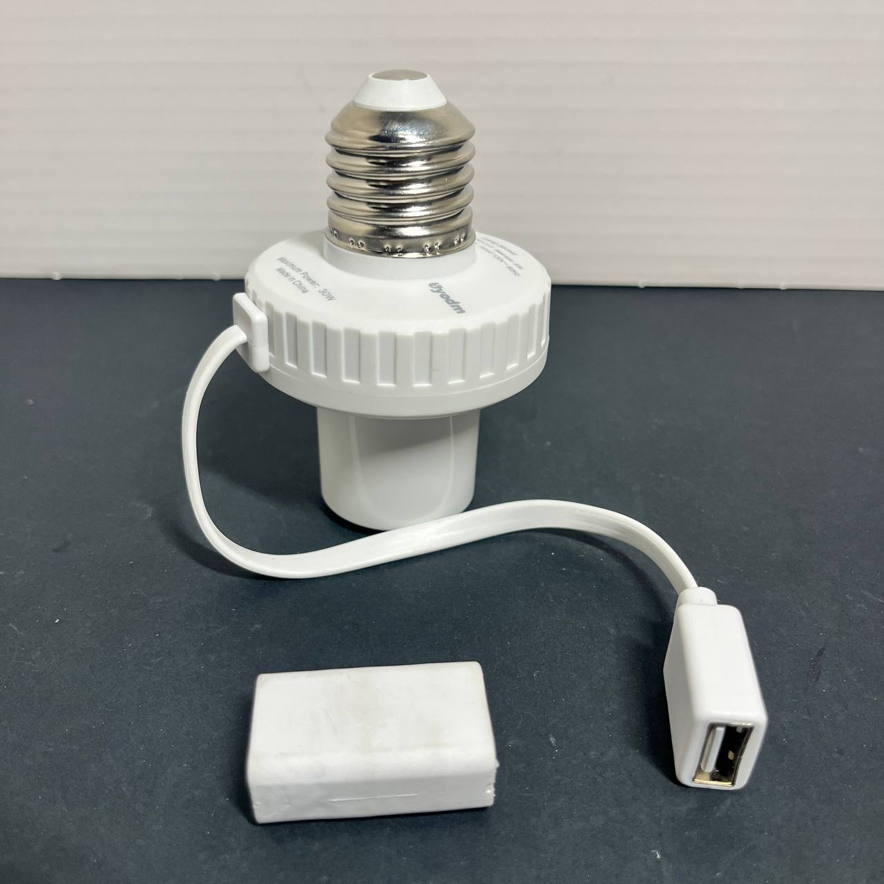 Adaptador Socket E26 a USB con Extensión para Iluminación Inteligente