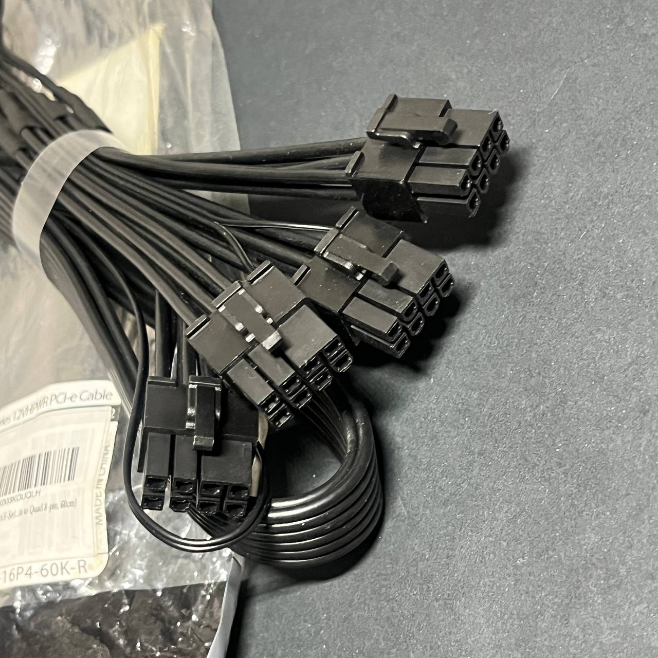 CableMod E-Series 12VHPWR a 4x 8-Pin PCIe (60cm) | Cable de Poder para GPU RTX 4090 / 4080 (Fuentes EVGA