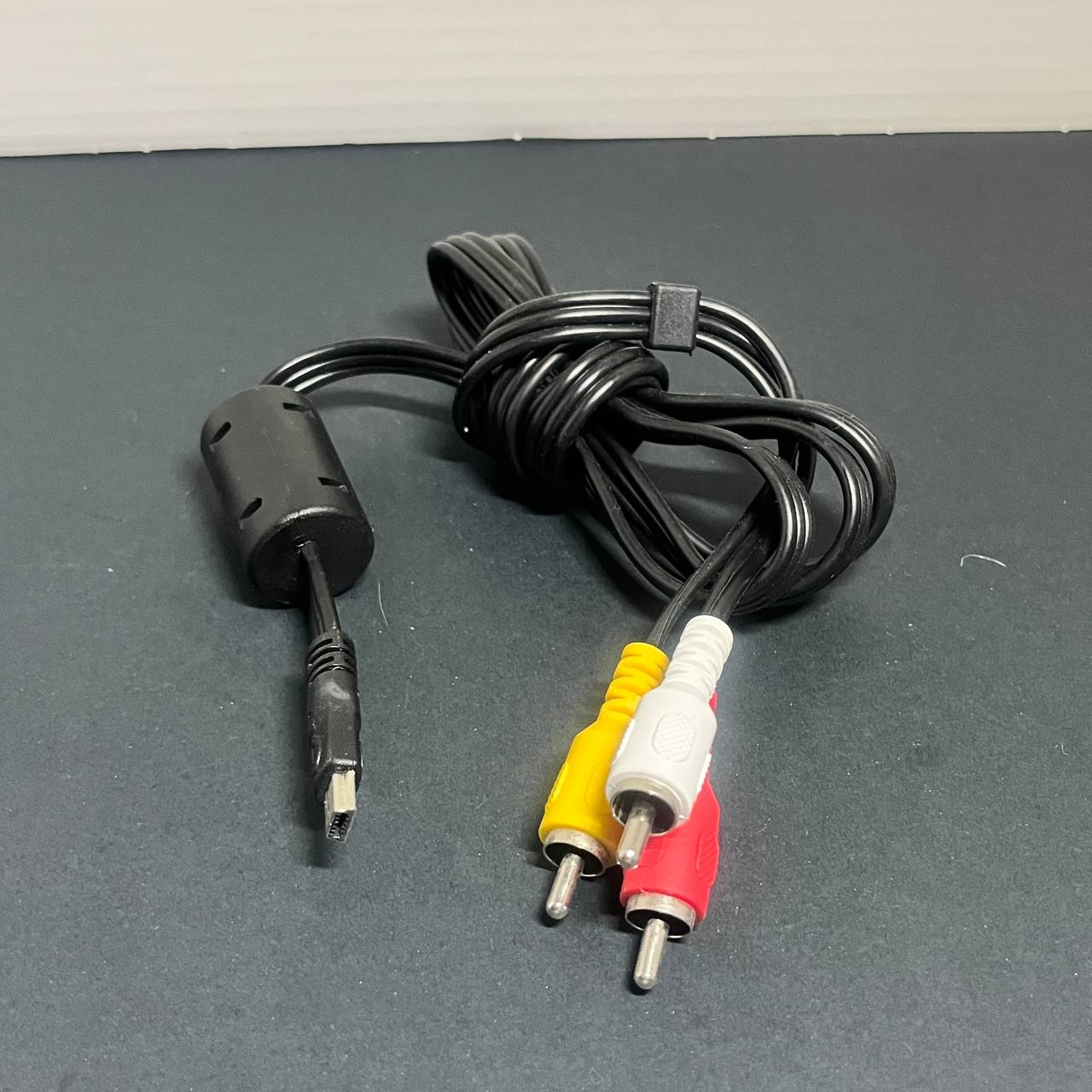 Cable A/V Mini USB a 3 RCA para Cámaras Digitales y Videocámaras | Transmisión de Audio y Video