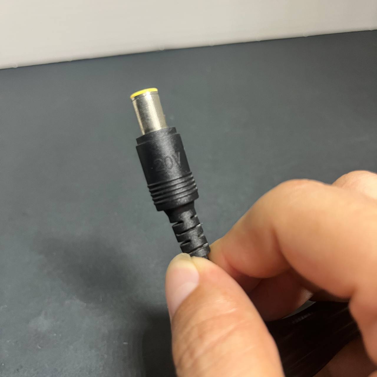 Cargador de Auto 20V para Laptop Lenovo ThinkPad (Punta Amarilla 7.9x5.5mm) / Adaptador DC a 20V