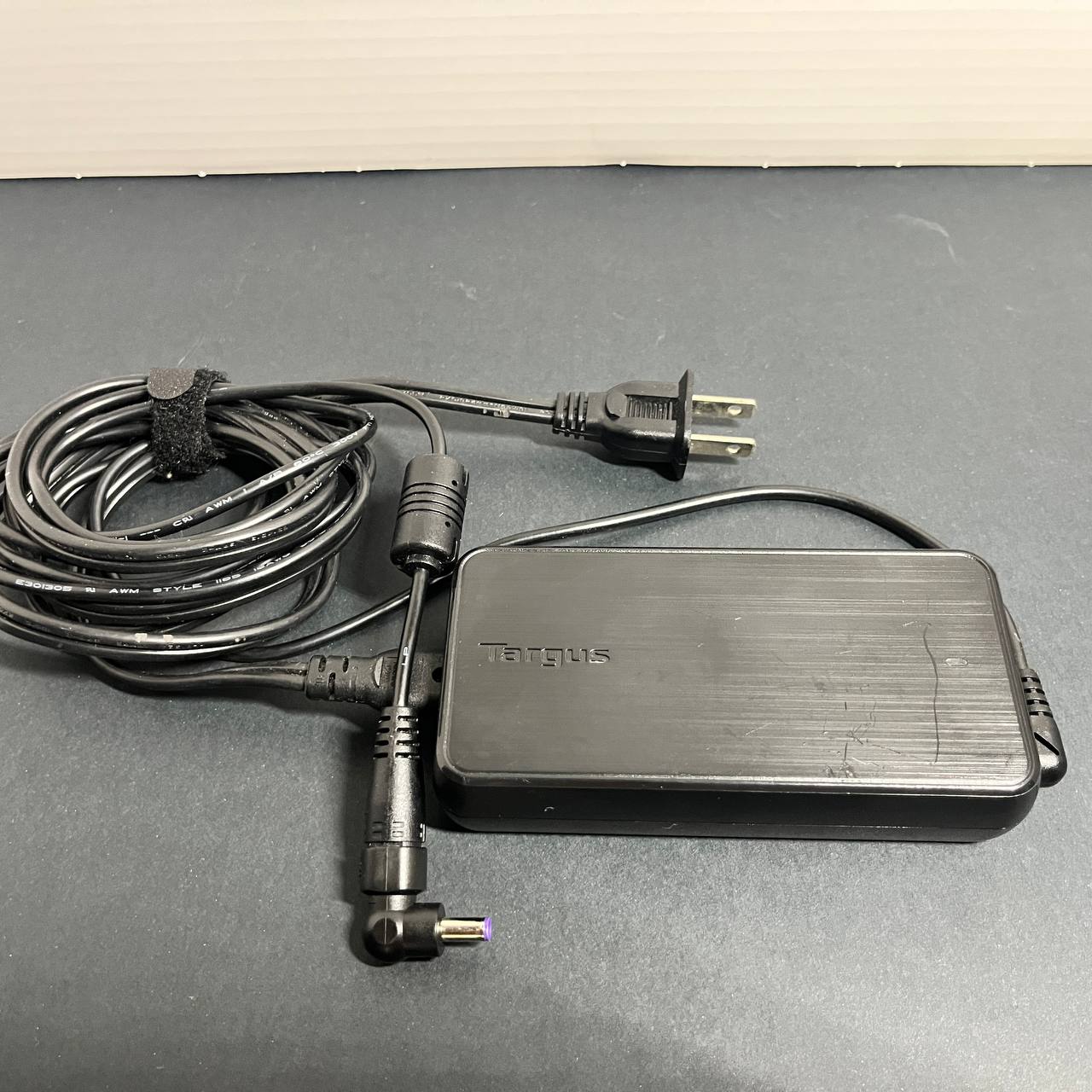 Cargador Original Targus 90W (Punta Fina Asus / Lenovo) de 4.0 mm