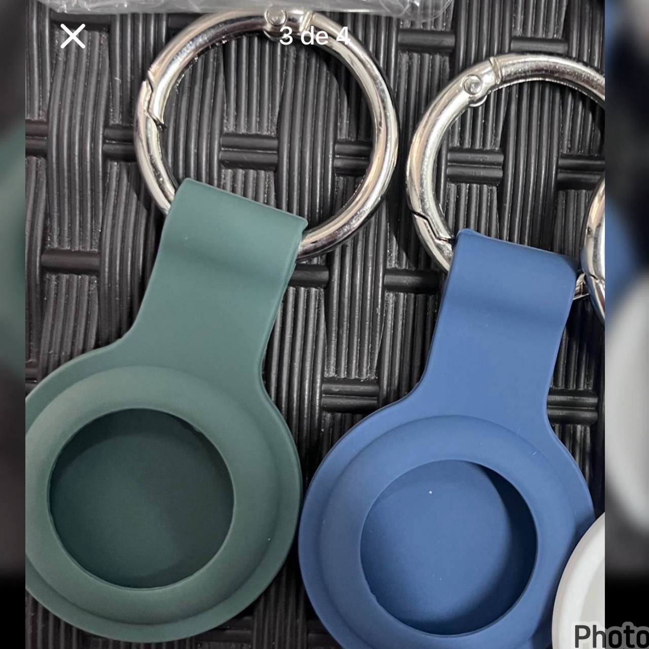 Funda protectora de silicona para AirTag con llavero metálico
