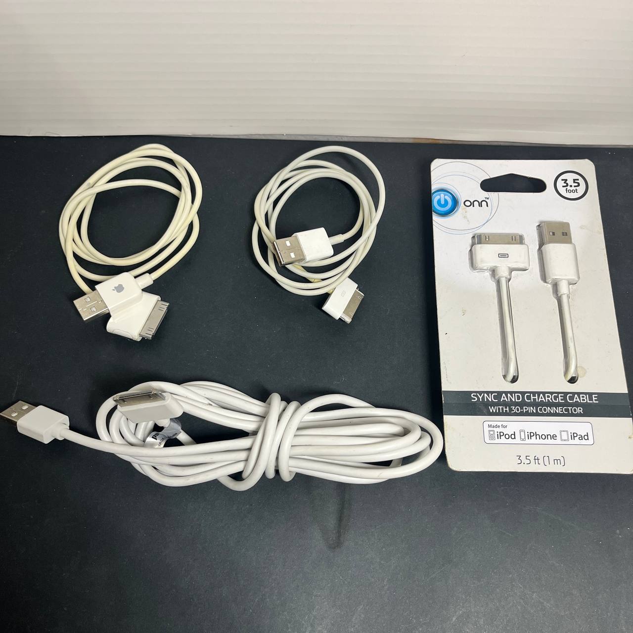 Cables USB-A a conector 30-pin para dispositivos Apple de 3.5 pies iPhone, iPad, iPod