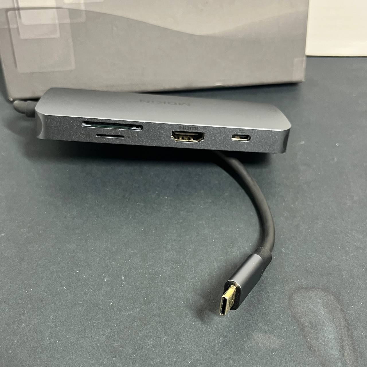 Hub Adaptador 8 en 1  USB-C a HDMI, VGA, Lector de Tarjetas SD/TF y USB 3.0