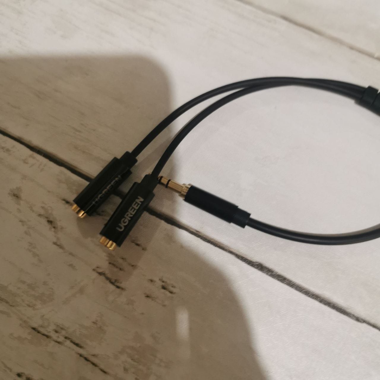 Cable Divisor Ugreen 3.5mm Jack Macho a Doble Hembra para Audio y Micrófono