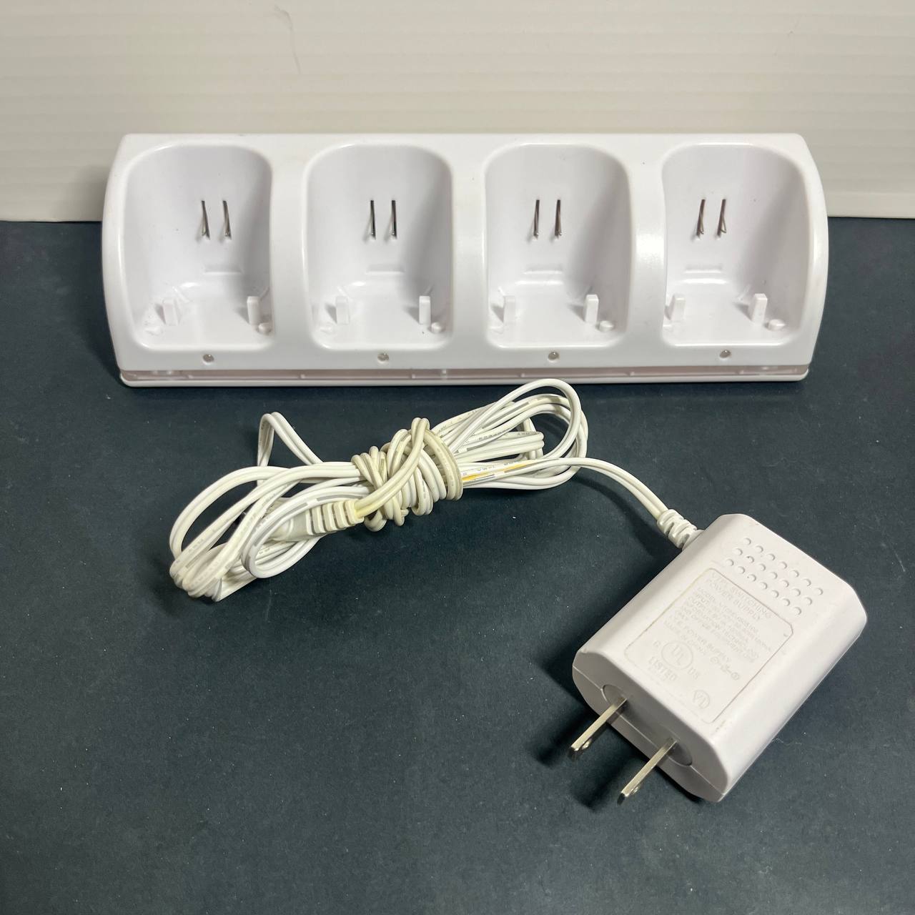 Base Estación de Carga 4 Puertos para Controles Nintendo Wii | Blue Light Charge Station