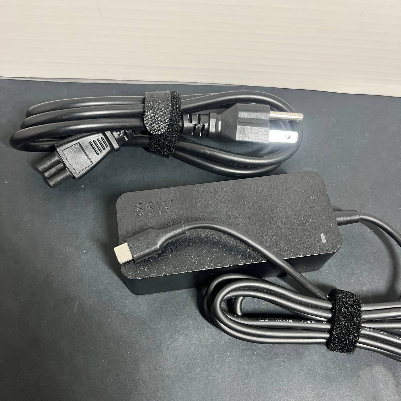 Cargador Universal USB-C 65W (Carga Rápida PD) para Laptops, MacBook