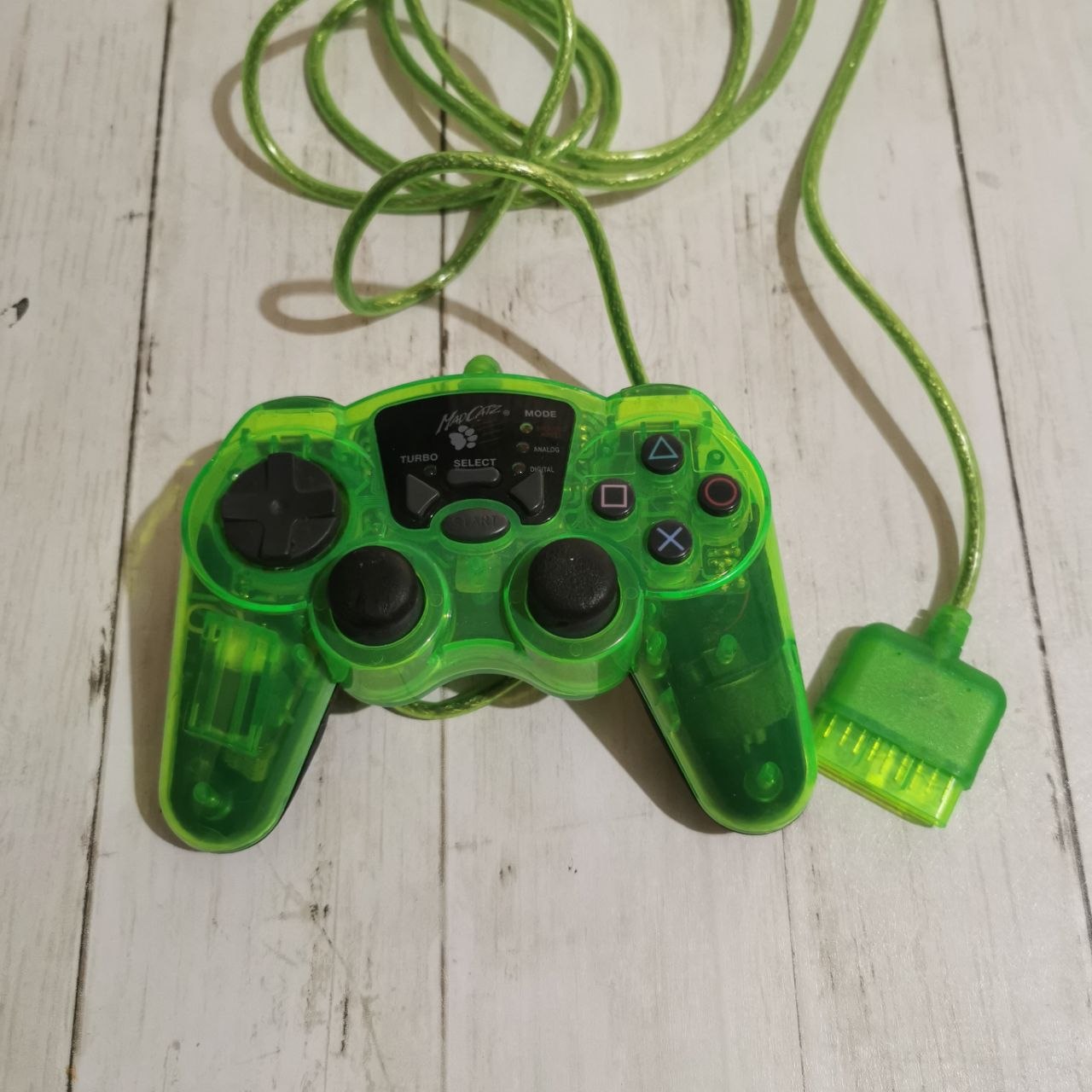 Control Mad Catz Transparente Verde para PlayStation 2 con Cable