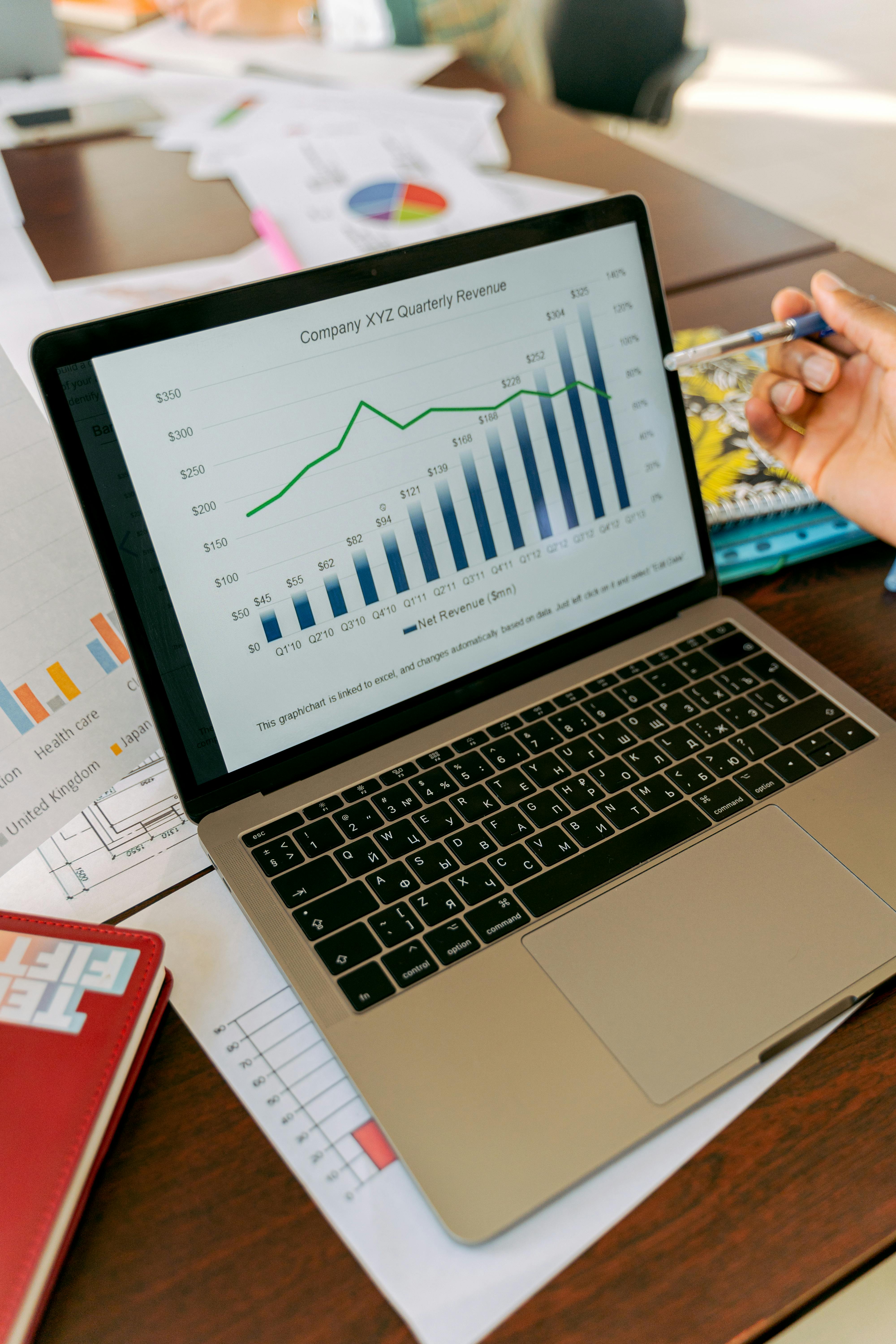 How to Build Predictable Monthly Revenue Using Recurring Invoice Software