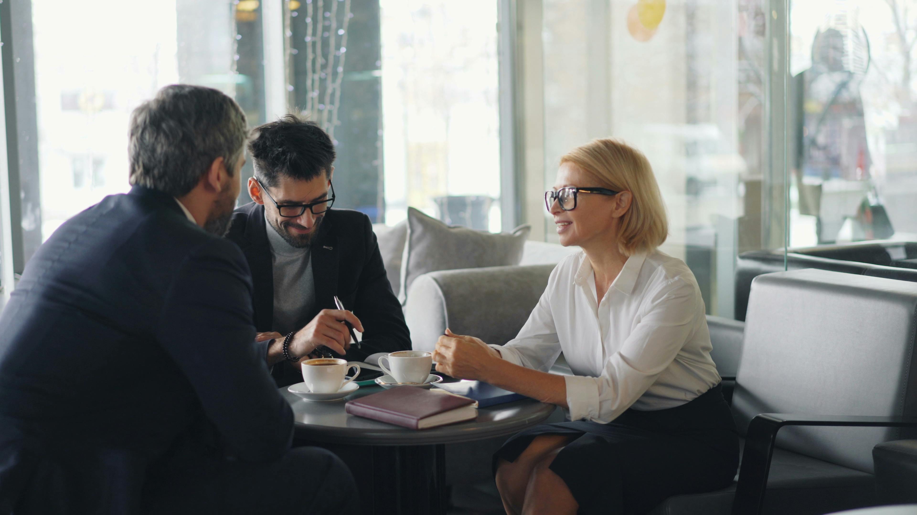 How Consultants Can Manage Multiple Clients Without Losing Track of Invoices