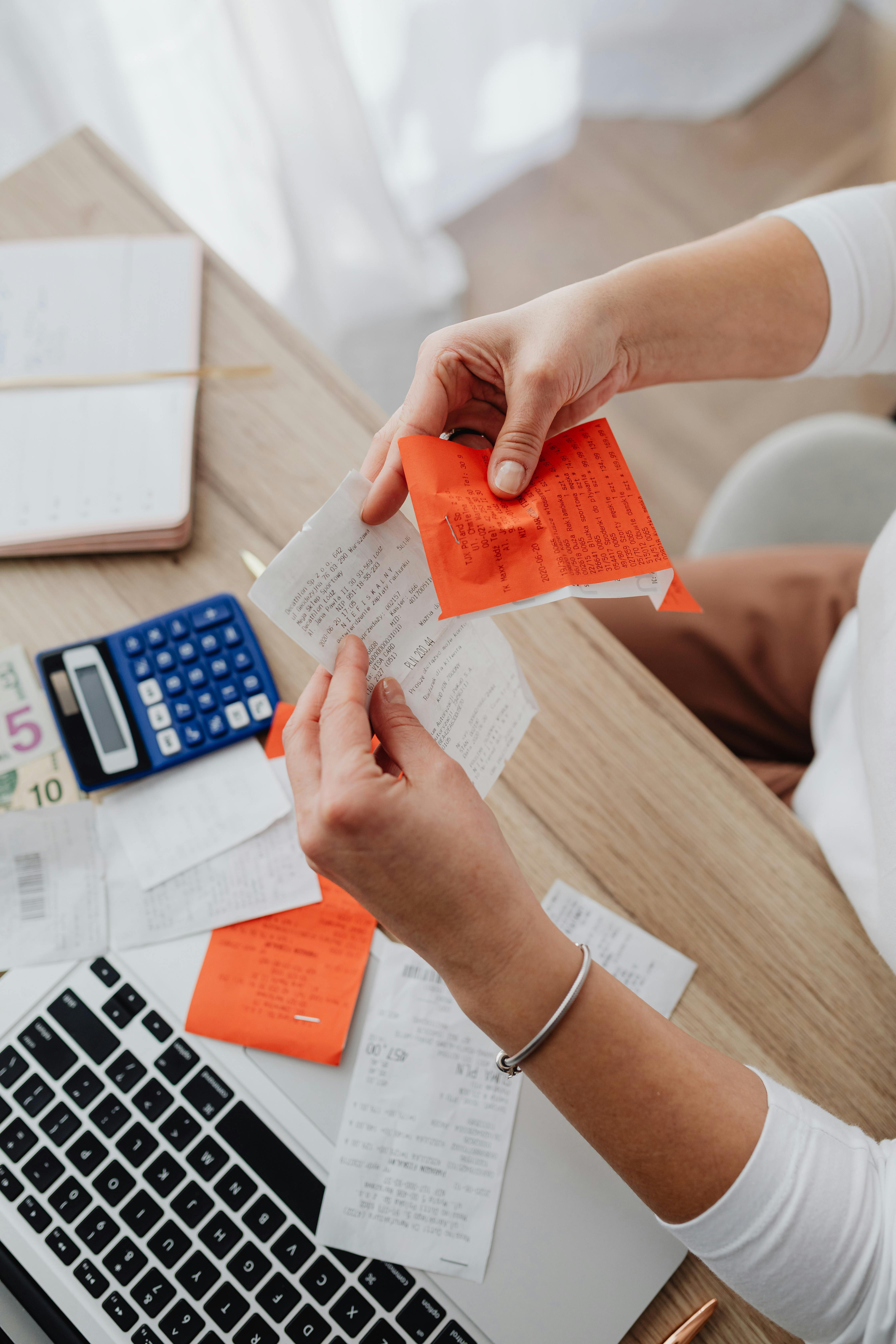 Invoice vs Receipt: Differences, Examples & When to Use Each