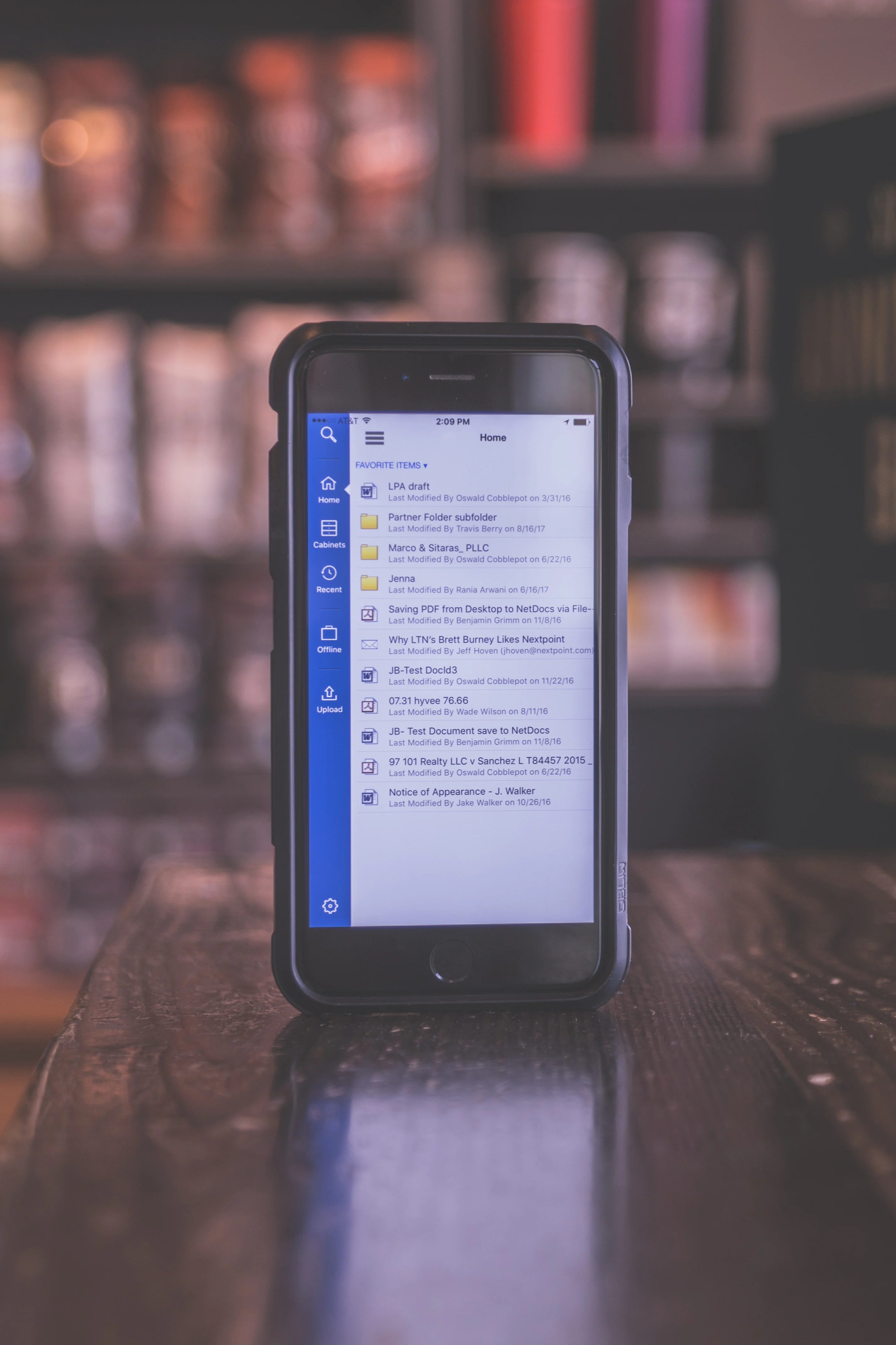 How Mobile Invoicing Helps Small Businesses Run on the Go