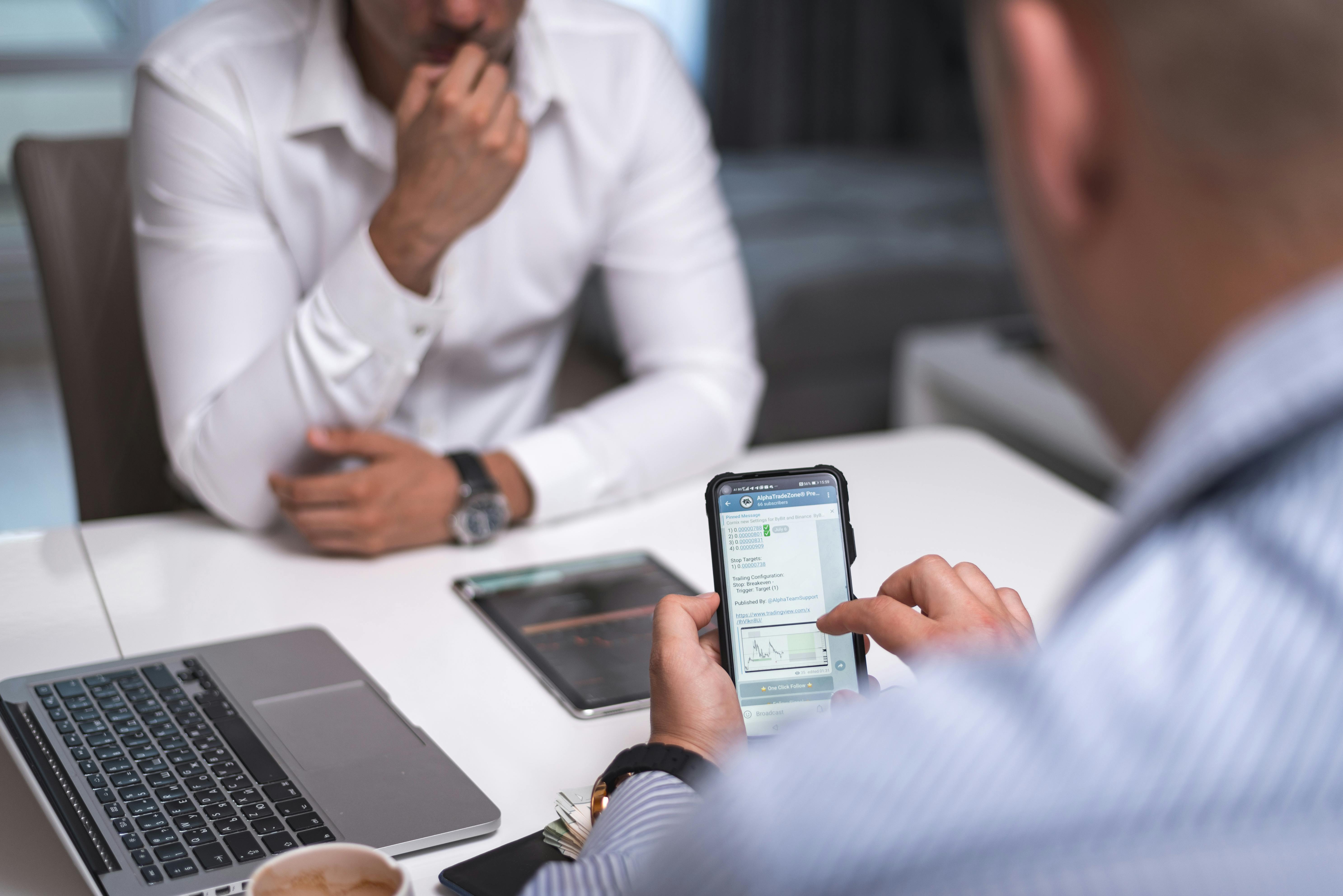 How Mobile Invoicing Helps Businesses Get Paid Faster