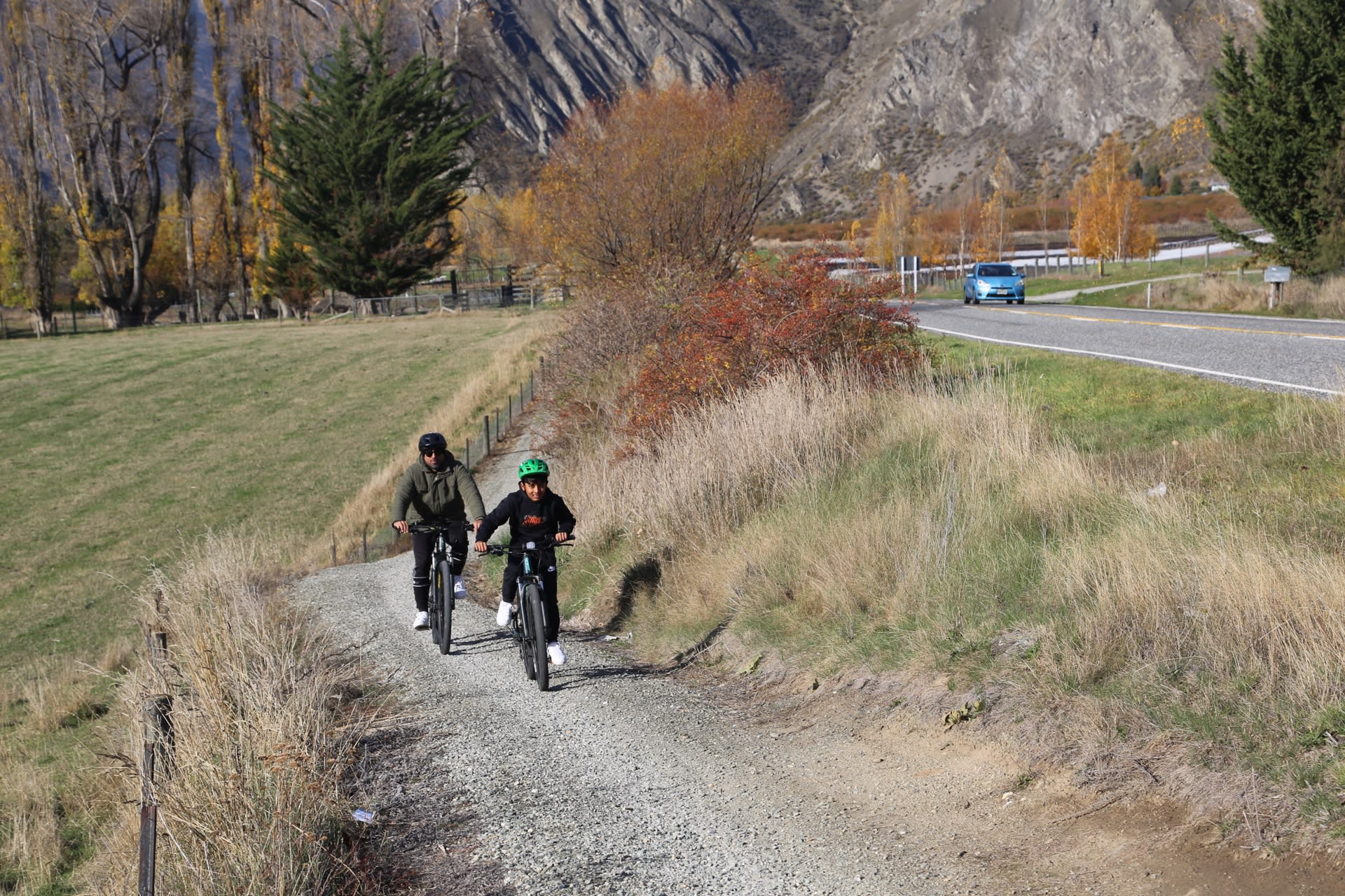 The Frankton Track along Lake Wakatipu with mountain views near Queenstown