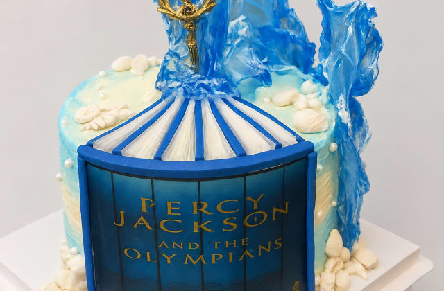 Cakes By Amber Holobaugh, Lexington, Cakes, Cookies, Cupcakes, Cinnamon Rolls, Bars and Brownies, Pies