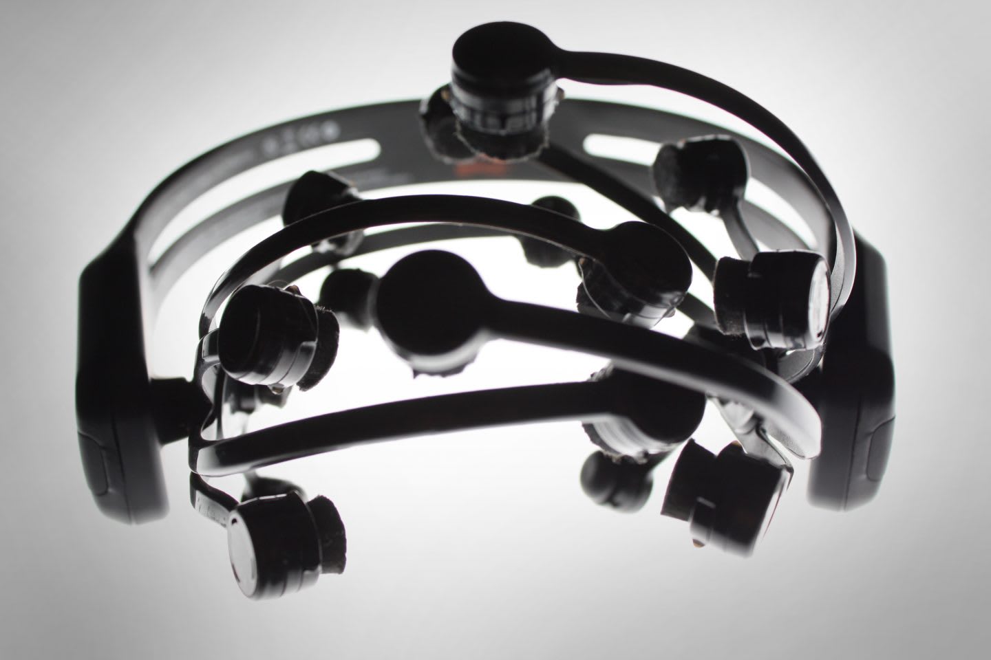 Photo of a tool that measures braindwaves. Mental strength, brainwaves, career, sports, synchronized brains, performance, psychology, research, GamePlan A