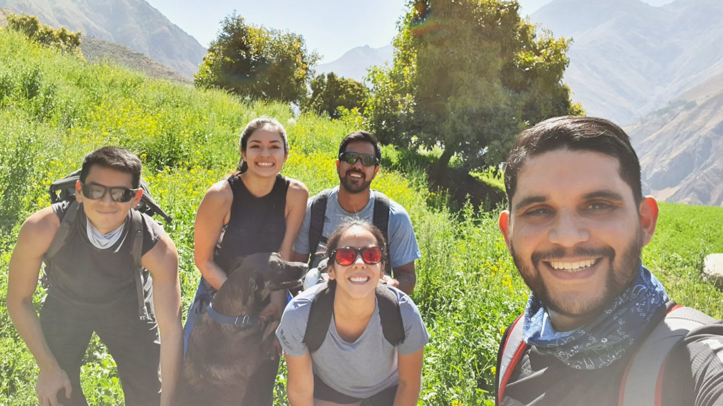 A group of hikers taking a selfie in the outdoors. disconnect on vacation, holiday, work-life balance, unplug, outdoor, work, detox