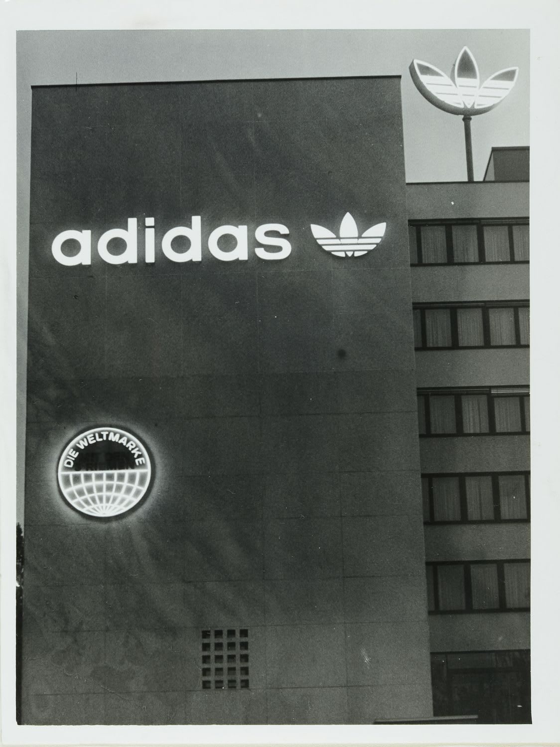 yo lavo mi ropa olvidar métrico The History of adidas: A Background of Collaboration and Innovation | adidas  GamePlan A