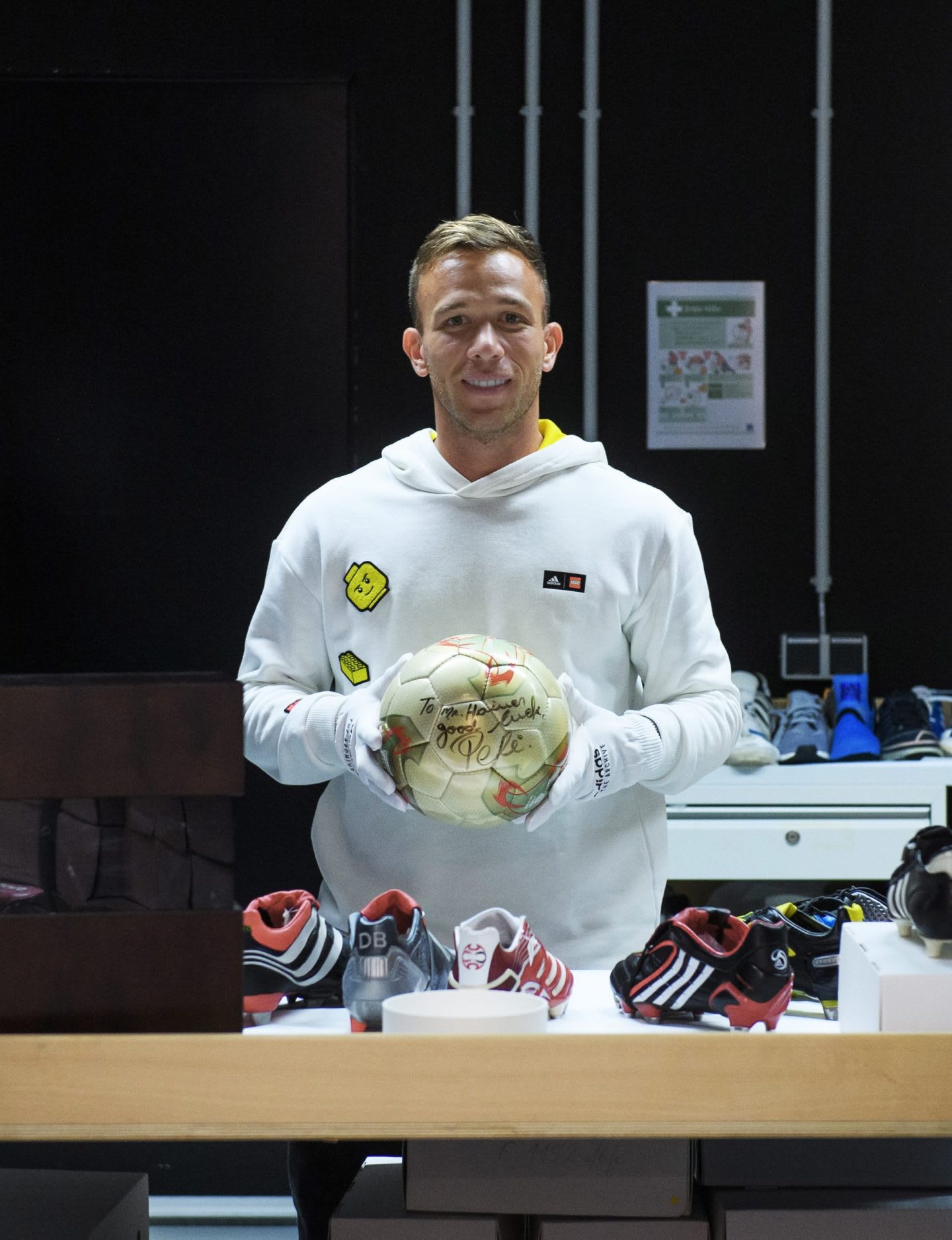 Arthur-Melo-signed-football-shoes