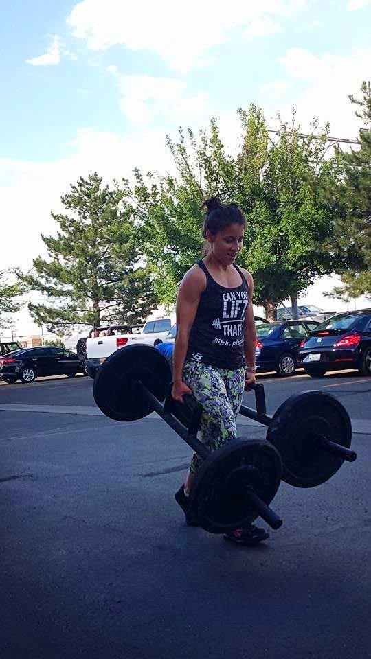 Women-Crossfit-Training-Outdoor-Weight-Sunny-Weather