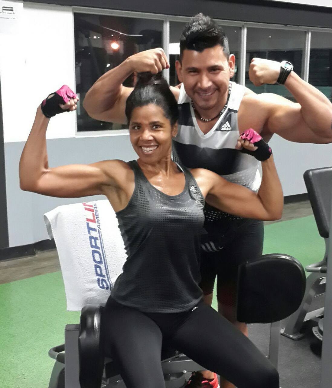 women_body building_posing