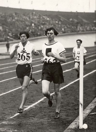 Women running in a race on a track, Lina Radke, athlete, adidas, sports, sport, Olympics