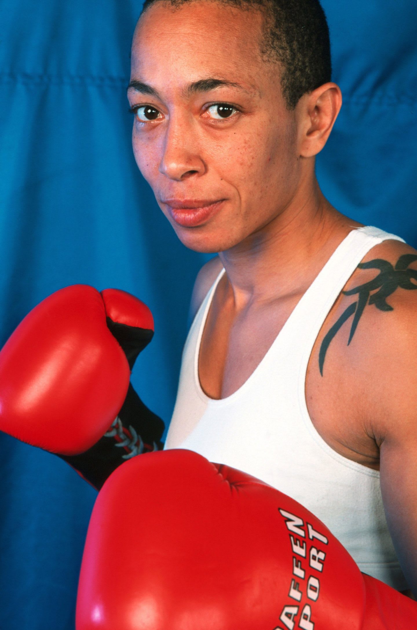 michele-aboro-boxing-portrait-colour-red-gloves