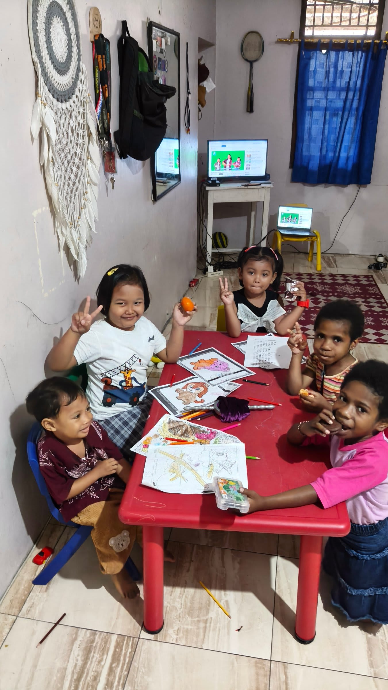cemani kids eating and drawing