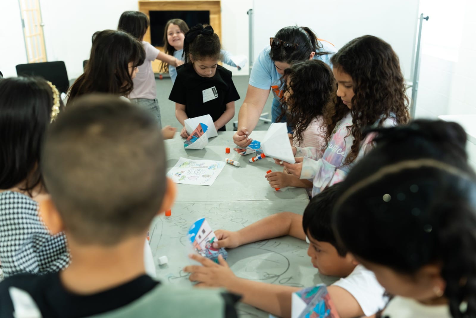 Kids working on a craft activity / duluth