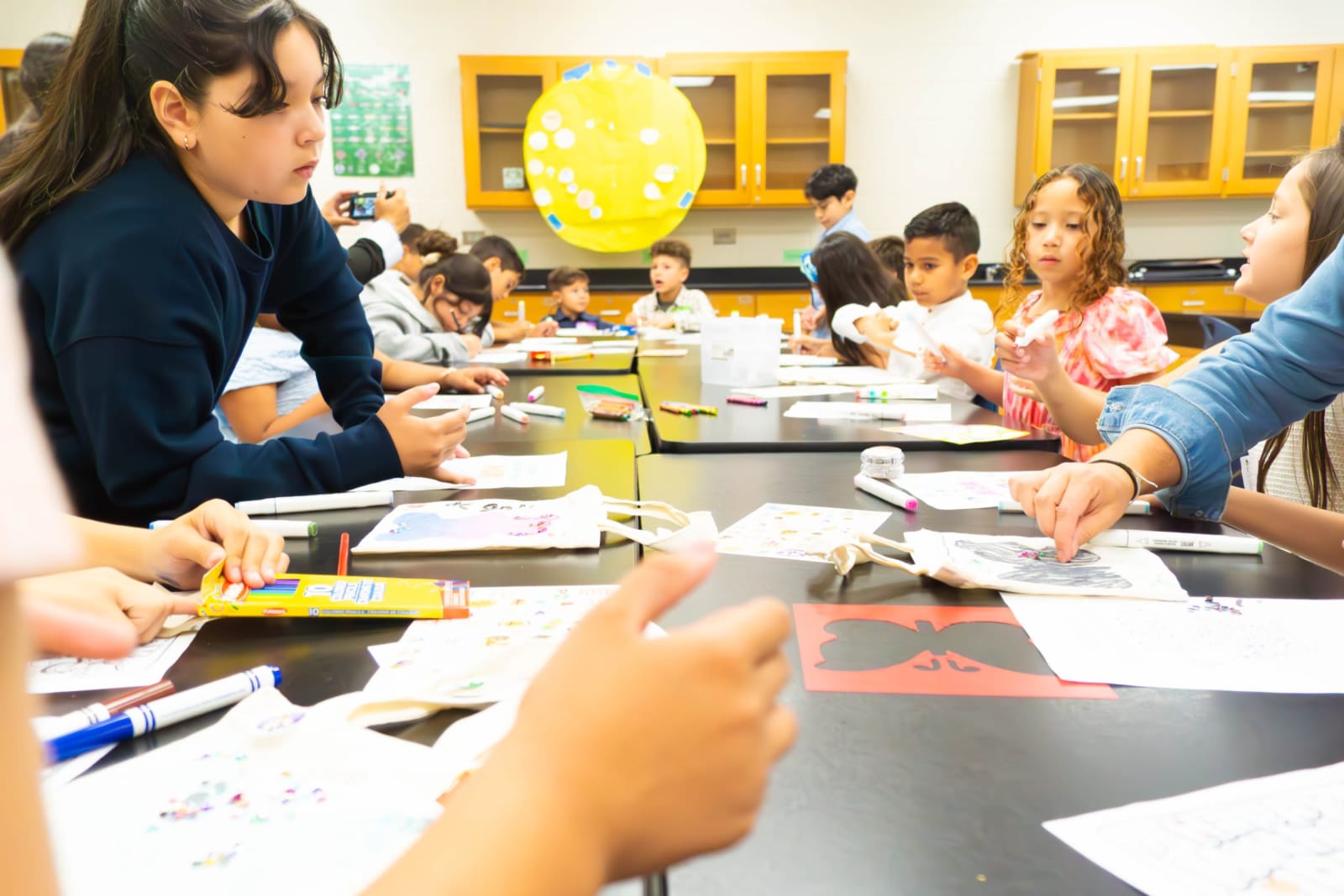 Kids doing arts and crafts at a table / grayson