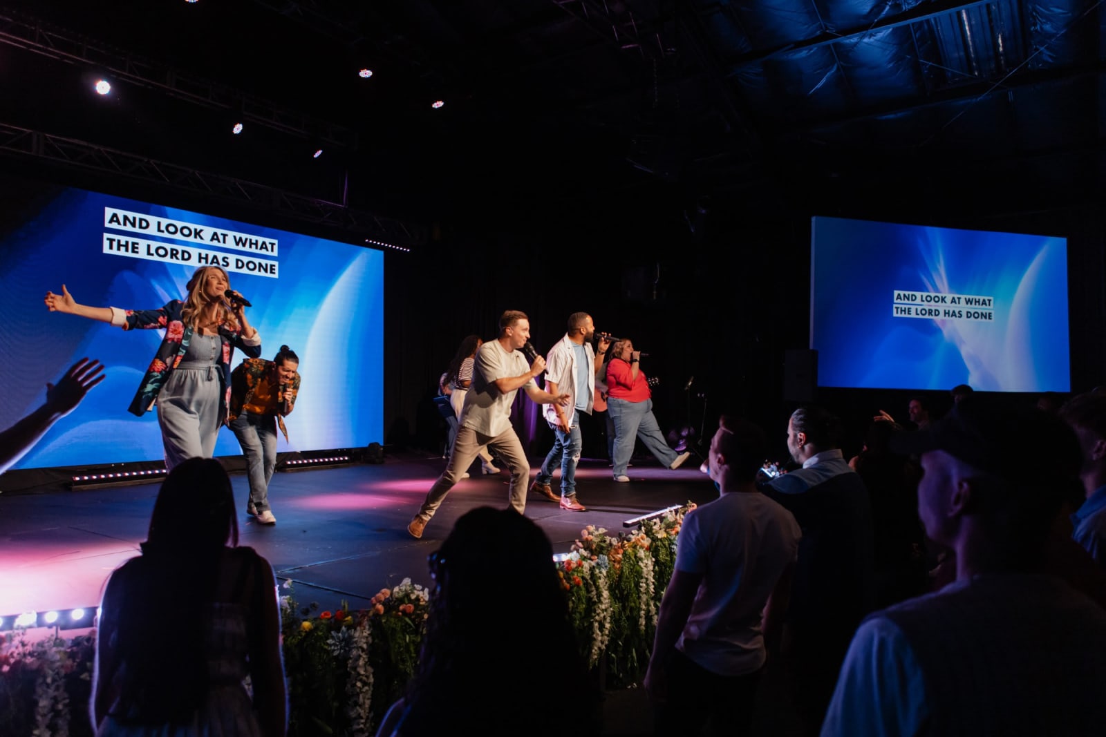 Worshipping with band / Gwinnett + Stage