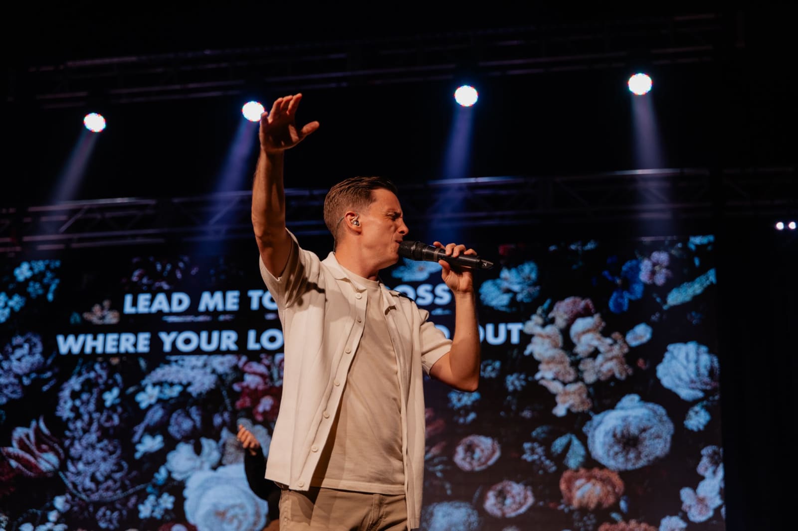 man singing a worship song / gwinnett