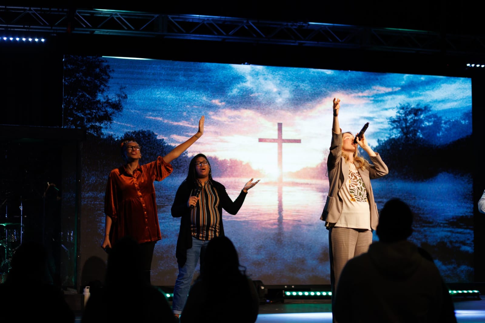 Chloe Evans leading praise / Gwinnett + Stage