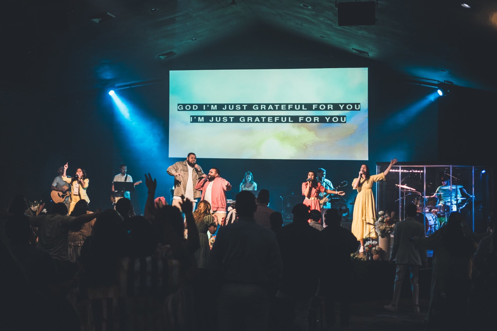 worship service wide shot with congregation / kennesaw