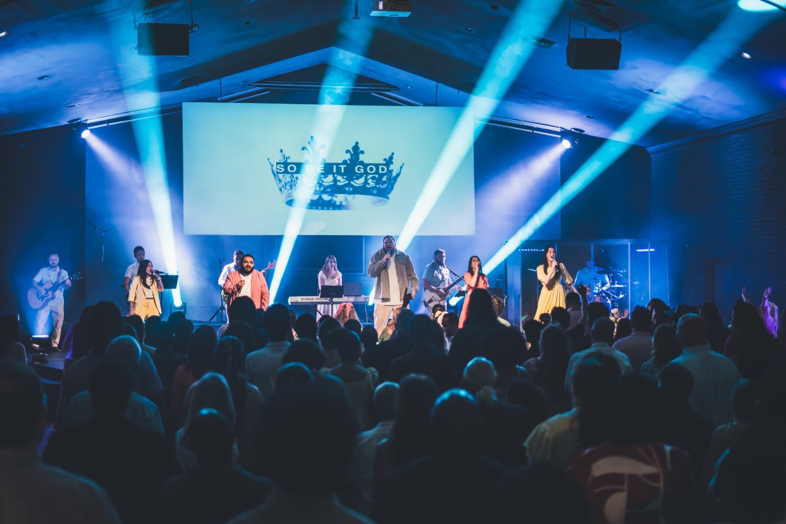 worship service wide shot with crowd / kennesaw