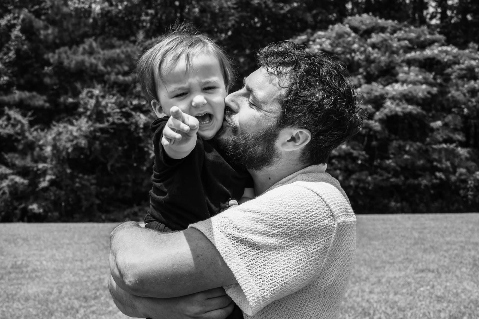 man holding young child black and white photo / kennesaw