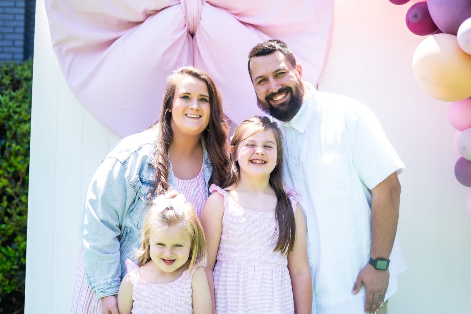 family of four posing with balloons / kennesaw