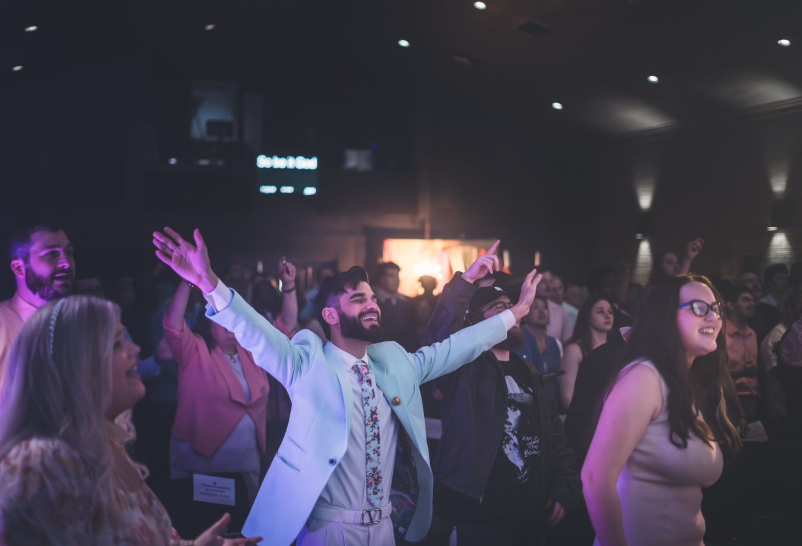 kennesaw man in crowd worshipping